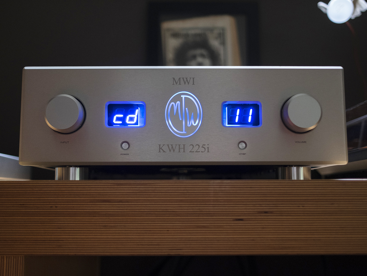 Modwright Audio Review: ModWright KWH 225i Hybrid Integrated Amplifier - Twittering ...